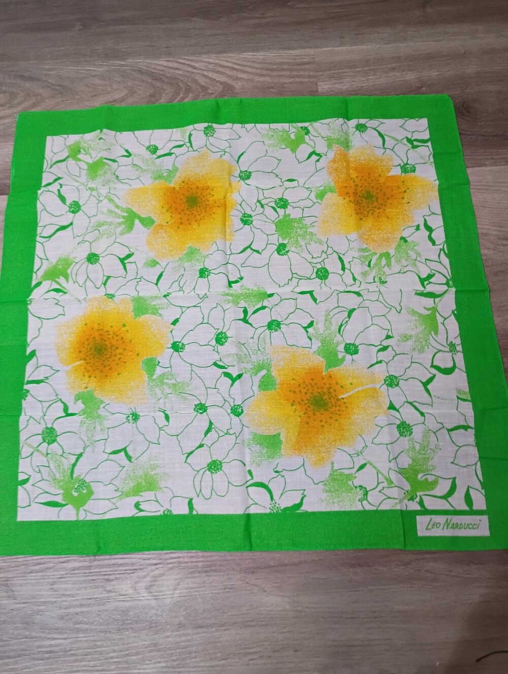 Leo Narducci Vintage 60 70s Casual Green Yellow White Floral Cotton Square Scarf